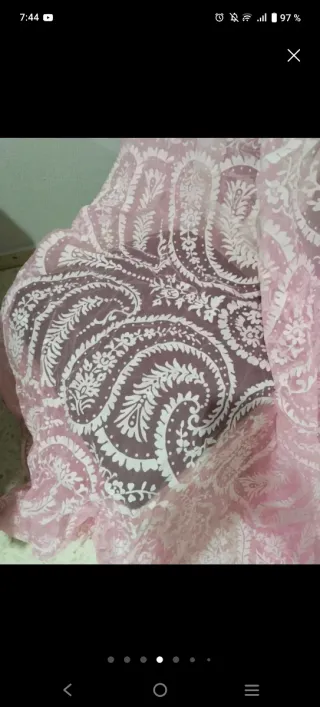 Colcha o mantel rosa transparente