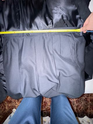 Traje negro con chaleco elegante