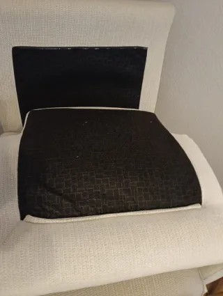 Sillón de tela beige NO INCLUYE PUF