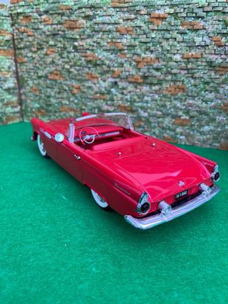 Ford Thunderbird (1990) – Revell – Escala 1:18