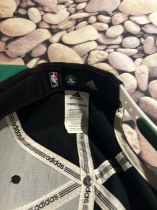 Gorra Adidas Boston Celtics Negra y Verde