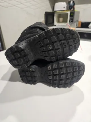 Botas de nieve para niños talla 24 y 28 cada una