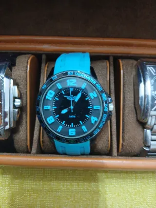 Estuche con 5 Relojes se venden todo junto.