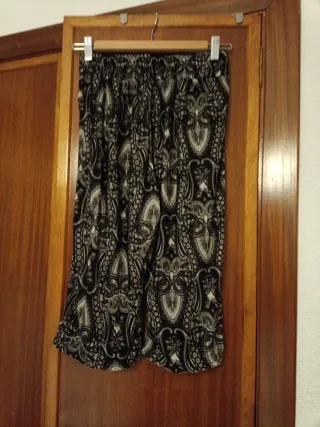 Bermudas estampados negros y multicolor