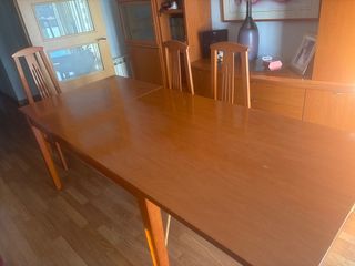 Mesa comedor y 6 sillas color granate