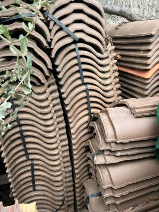 Tejas marrones nuevas