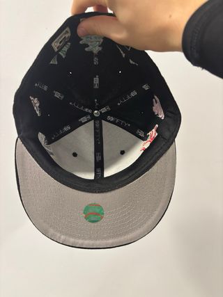 Gorra New Era x Supreme Negra