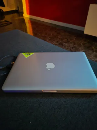 MacBook Pro Apple Plata/Morado