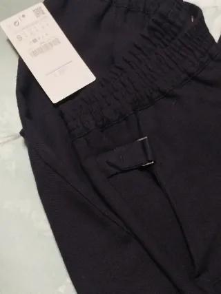 Pantalón Zara Basic negro con hebilla