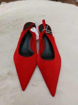 Zapatos de tacón rojos