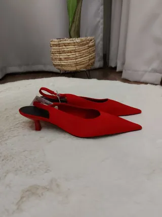 Zapatos de tacón rojos