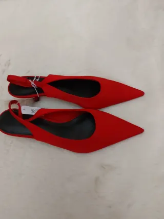 Zapatos de tacón rojos