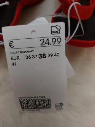 Zapatos de tacón rojos