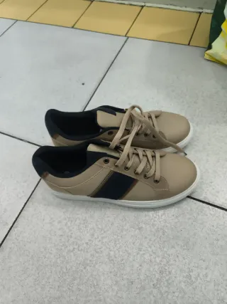 Zapatos chico beige y azul