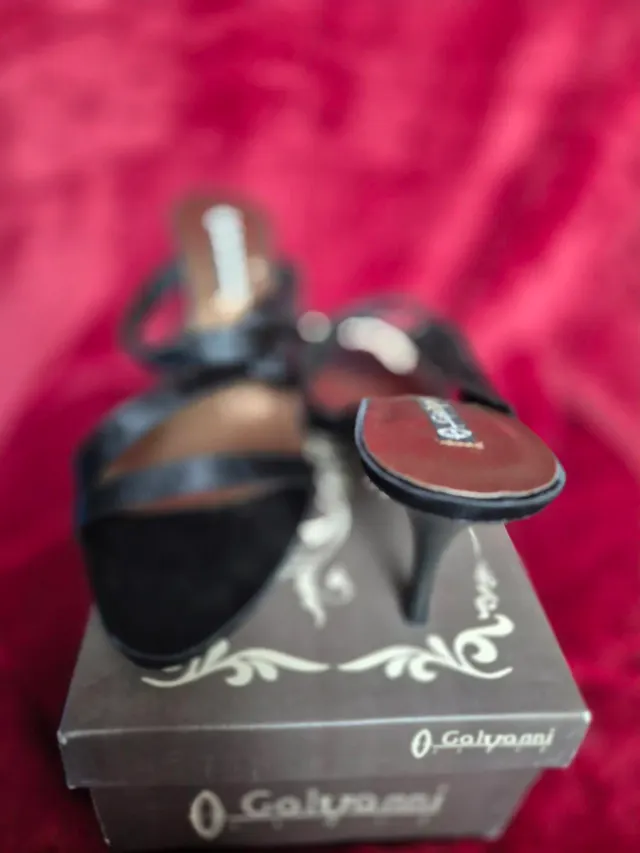 Sandalias tacón mujer de raso y de ante a estrenar