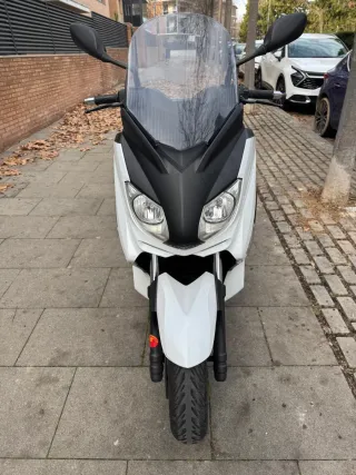 Moto YAMAHA XMAX 250