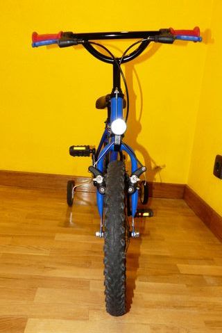 Bicicleta 16 (4-8 años) con ruedines