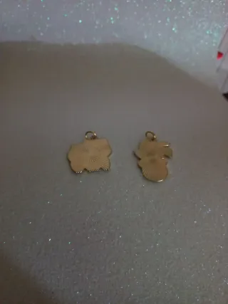 Colgantes Pokémon Bulbasaur y Pikachu