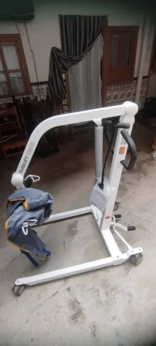 Grúa para llevantar a enfermos ,minusválidos .