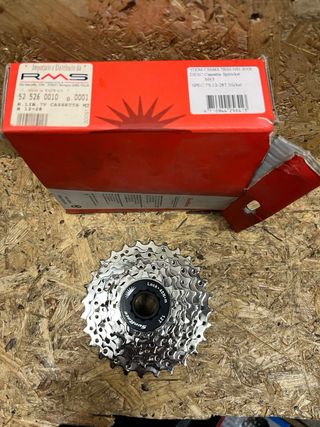 Lote 34 piñones y cassettes URRETA