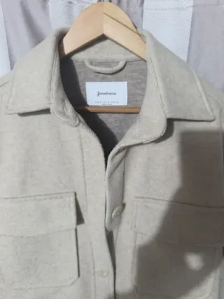 Camisa gruesa Stradivarius beige