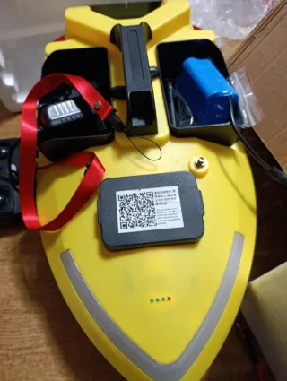 Barco de cebo de pesca con gps