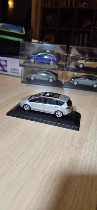 Miniatura Ford S-Max Plateado