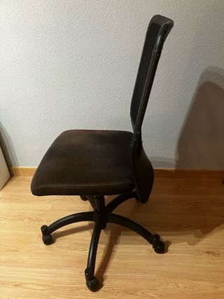 Silla de oficina negra