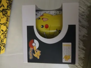 Caja Pikachu con Vaso, Taza y Posavasos