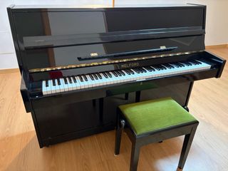 Piano Melford 3 pedales con asiento regulable