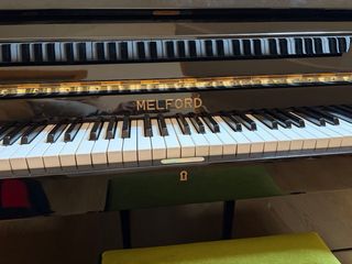 Piano Melford 3 pedales con asiento regulable