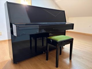 Piano Melford 3 pedales con asiento regulable