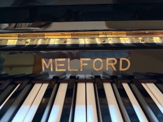 Piano Melford 3 pedales con asiento regulable