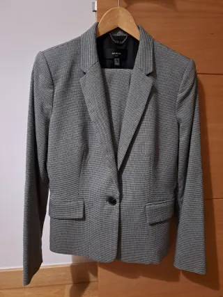 Traje de chaqueta mujer gris y negro