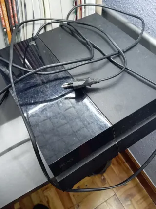 PS4 500GB Negra + 4 Juegos