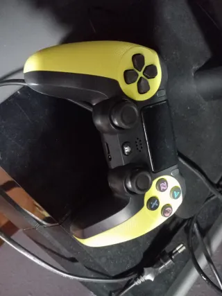 PS4 500GB Negra + 4 Juegos