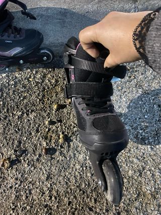 Patines en línea negros con detalles rosas