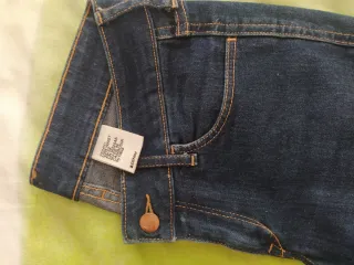 Lote Ropa: Jeans y Falda Estampada