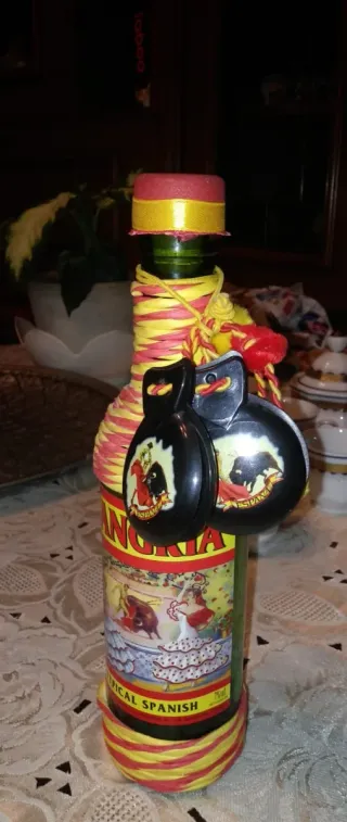 Bottiglia Sangria Vuota da Collezione e nacchere