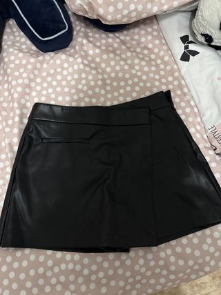 Falda pantalón efecto piel negra