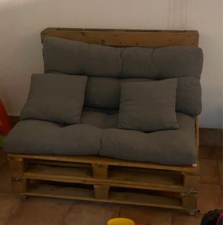 Sofá Palets con ruedas Marrón y Gris.