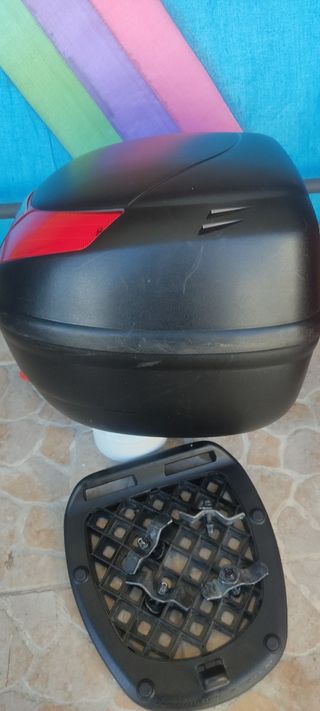 Baúl GIVI Micro 2 con accesorios