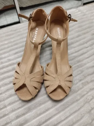 Sandalias de tacón beige