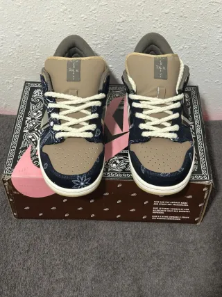 Caja Nike SB Travis Scott Jordan 1 Low