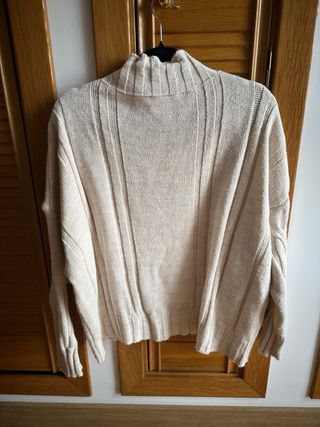 Jersey de punto trenzado color beige