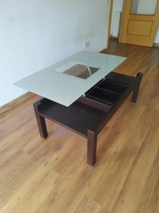 Mesa de centro elevable de cristal y madera wengué
