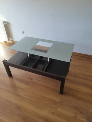 Mesa de centro elevable de cristal y madera wengué