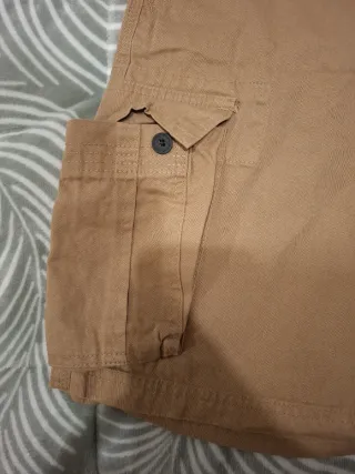 PANTALON CORTO CON BOLSILLOS NUEVO