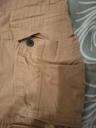 PANTALON CORTO CON BOLSILLOS NUEVO