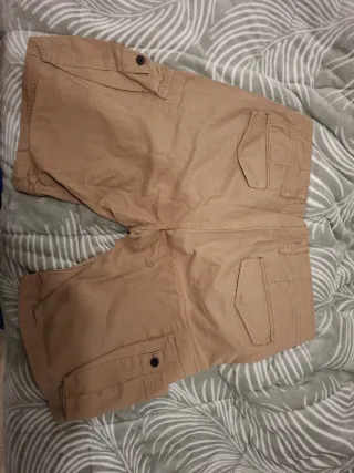 PANTALON CORTO CON BOLSILLOS NUEVO